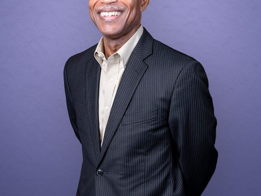 Elliot Bryant's headshot